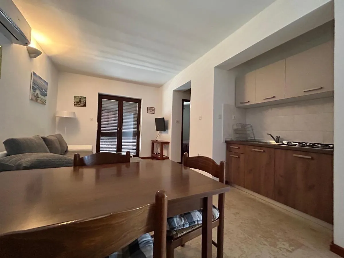 Apartments Mestrovic, Klimno, Soline Bay, Island Krk 0*, Klimno